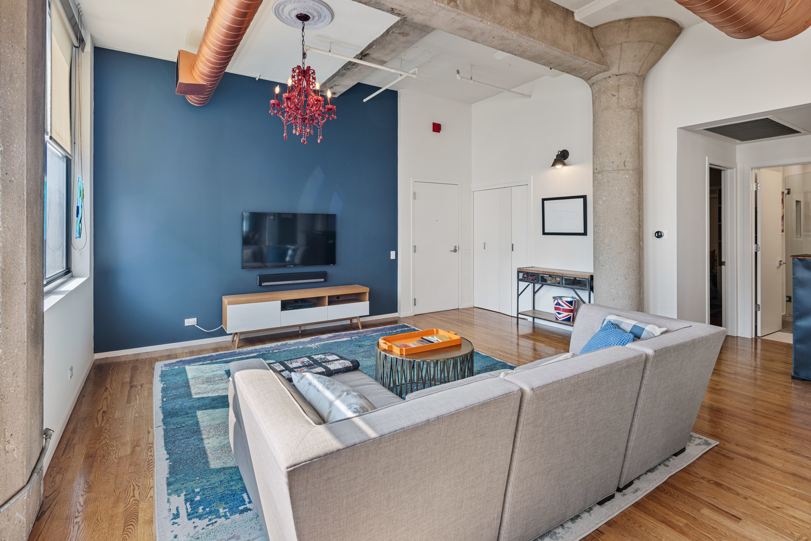 728 W Jackson Boulevard Unit: 906