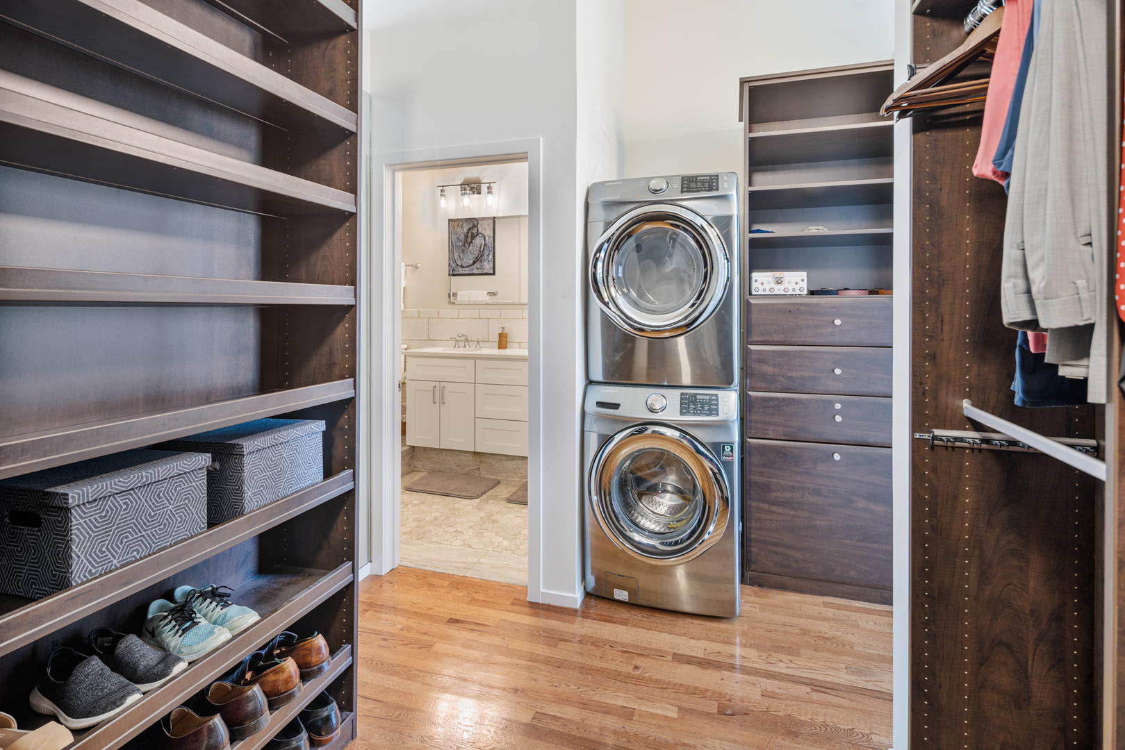 728 W Jackson Boulevard Unit: 906