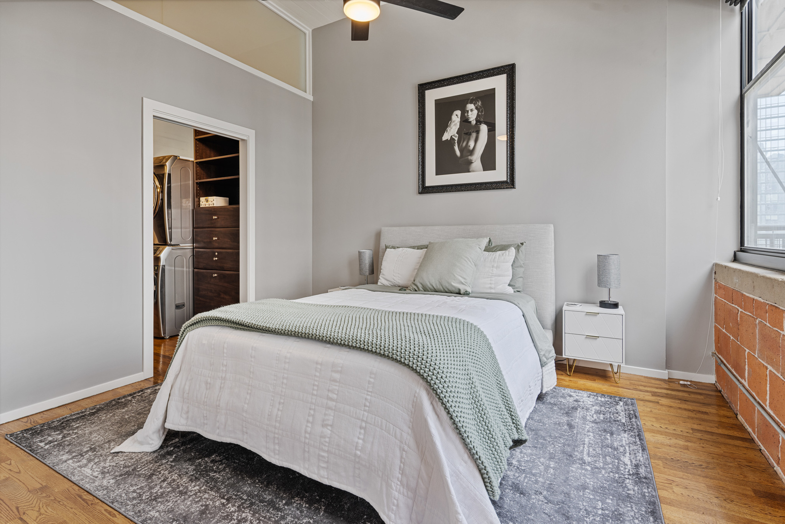 728 W Jackson Boulevard Unit: 906