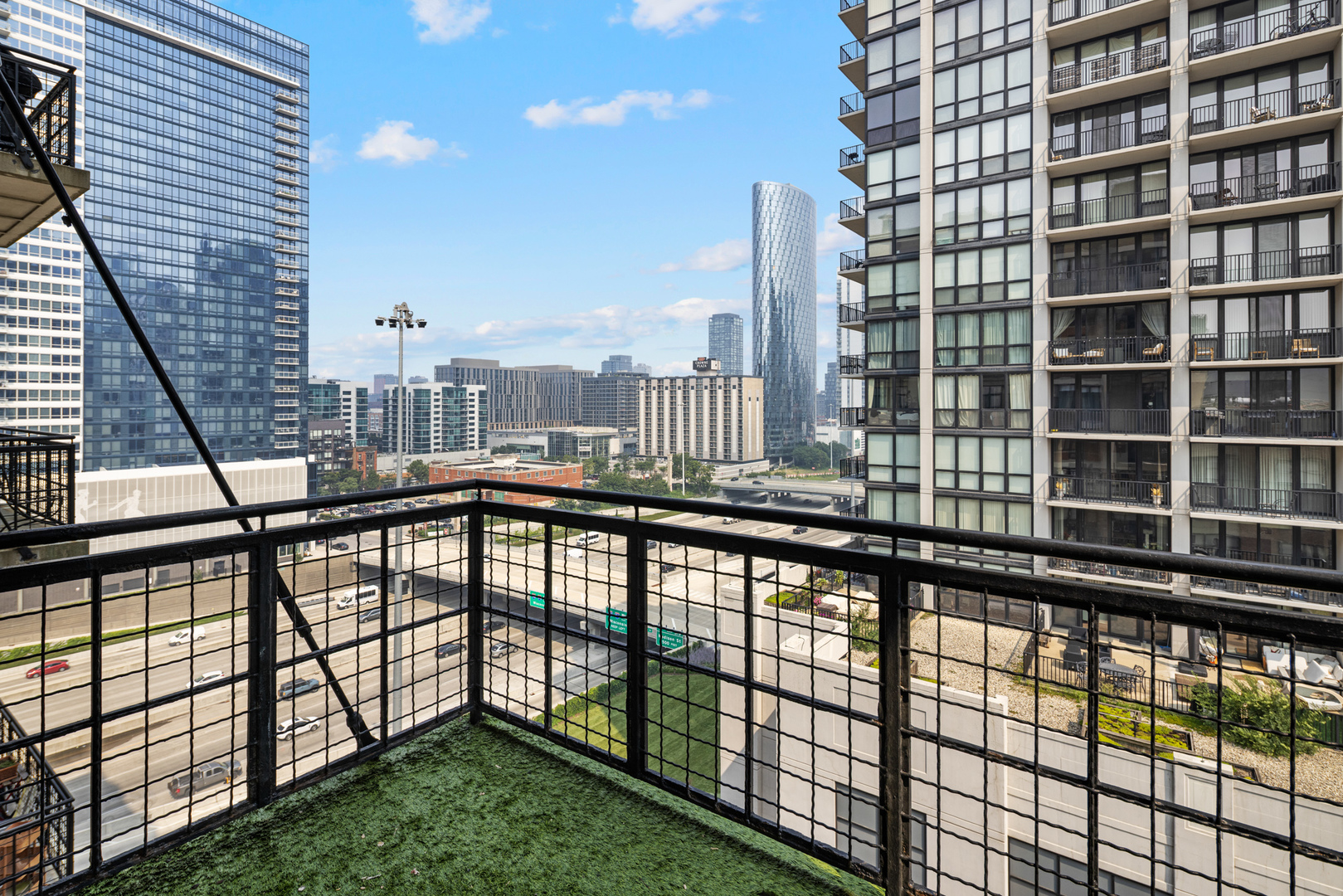 728 W Jackson Boulevard Unit: 906