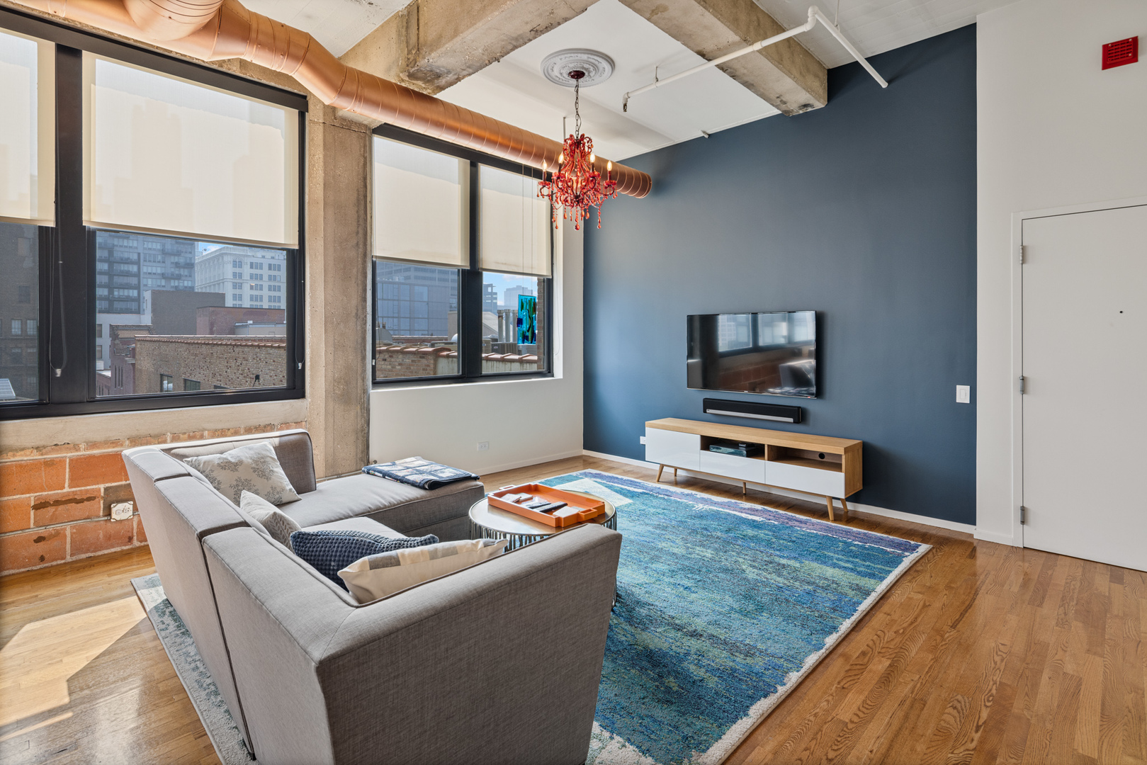 728 W Jackson Boulevard Unit: 906