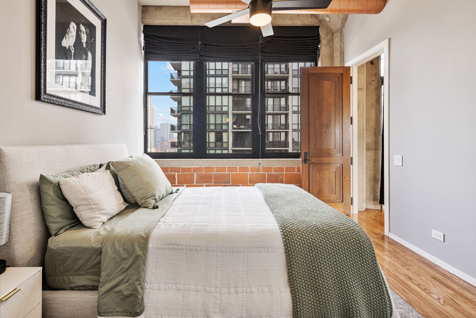 728 W Jackson Boulevard Unit: 906