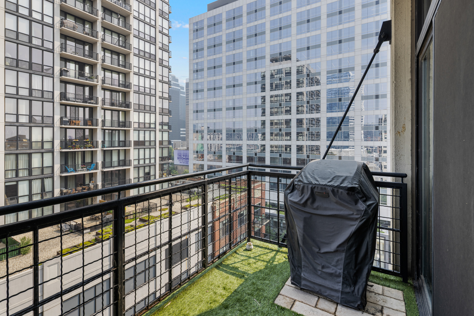 728 W Jackson Boulevard Unit: 906