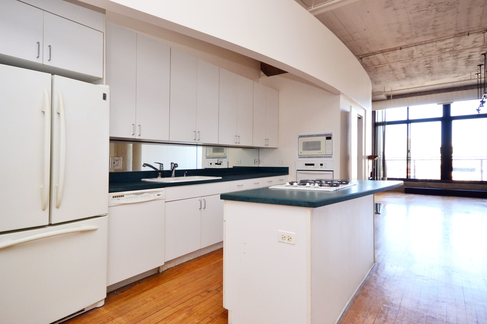 728 W Jackson Boulevard Unit: 703