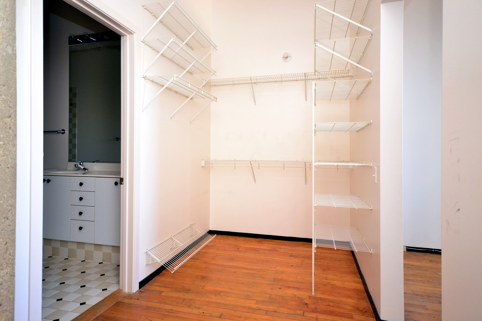 728 W Jackson Boulevard Unit: 703