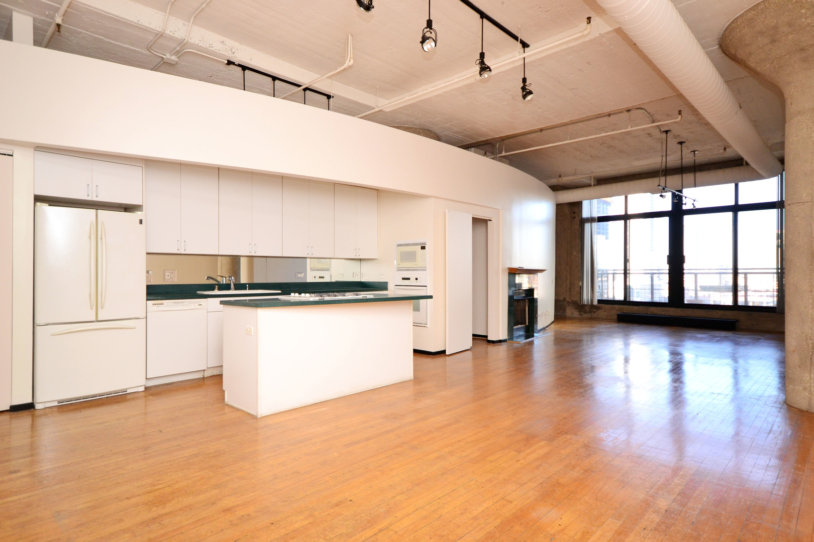 728 W Jackson Boulevard Unit: 703