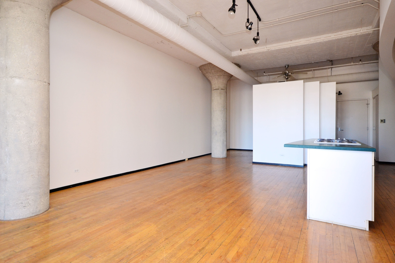 728 W Jackson Boulevard Unit: 703