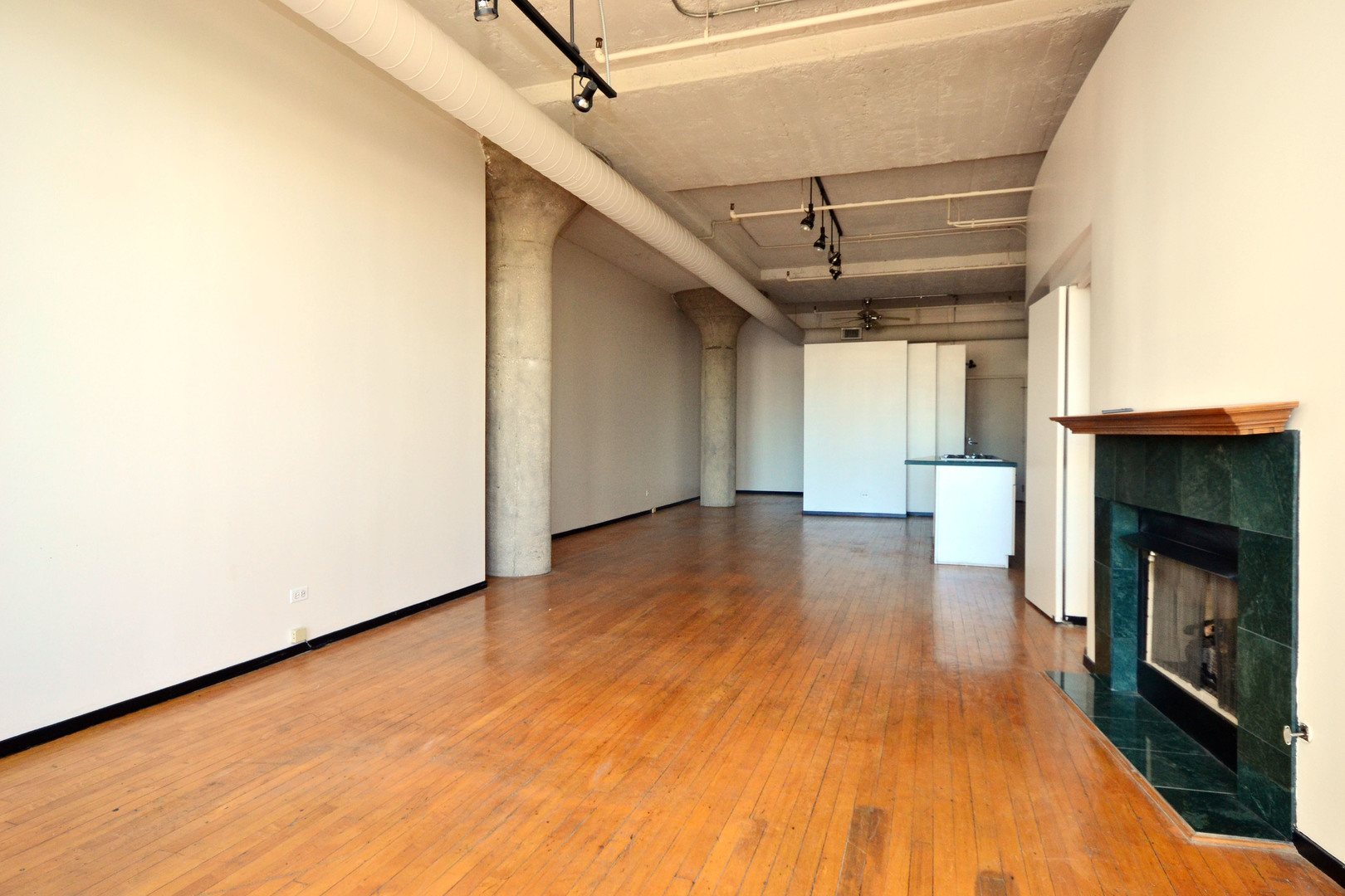 728 W Jackson Boulevard Unit: 703