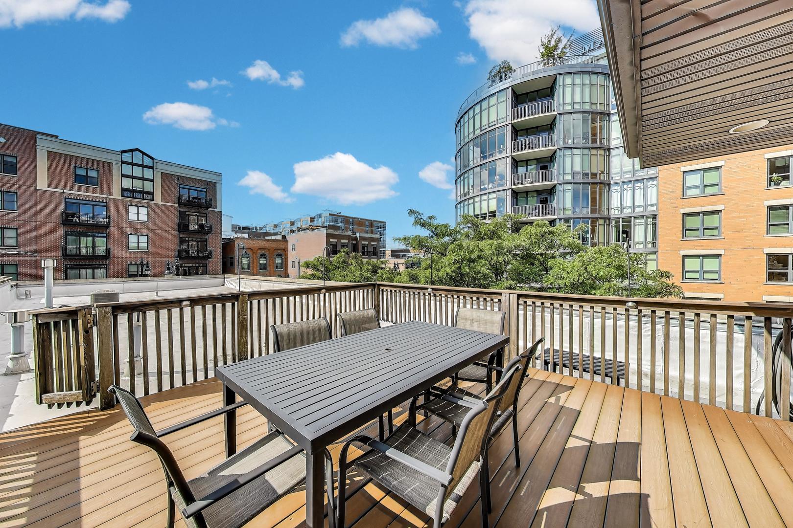 1152 W Madison Street Unit: 2