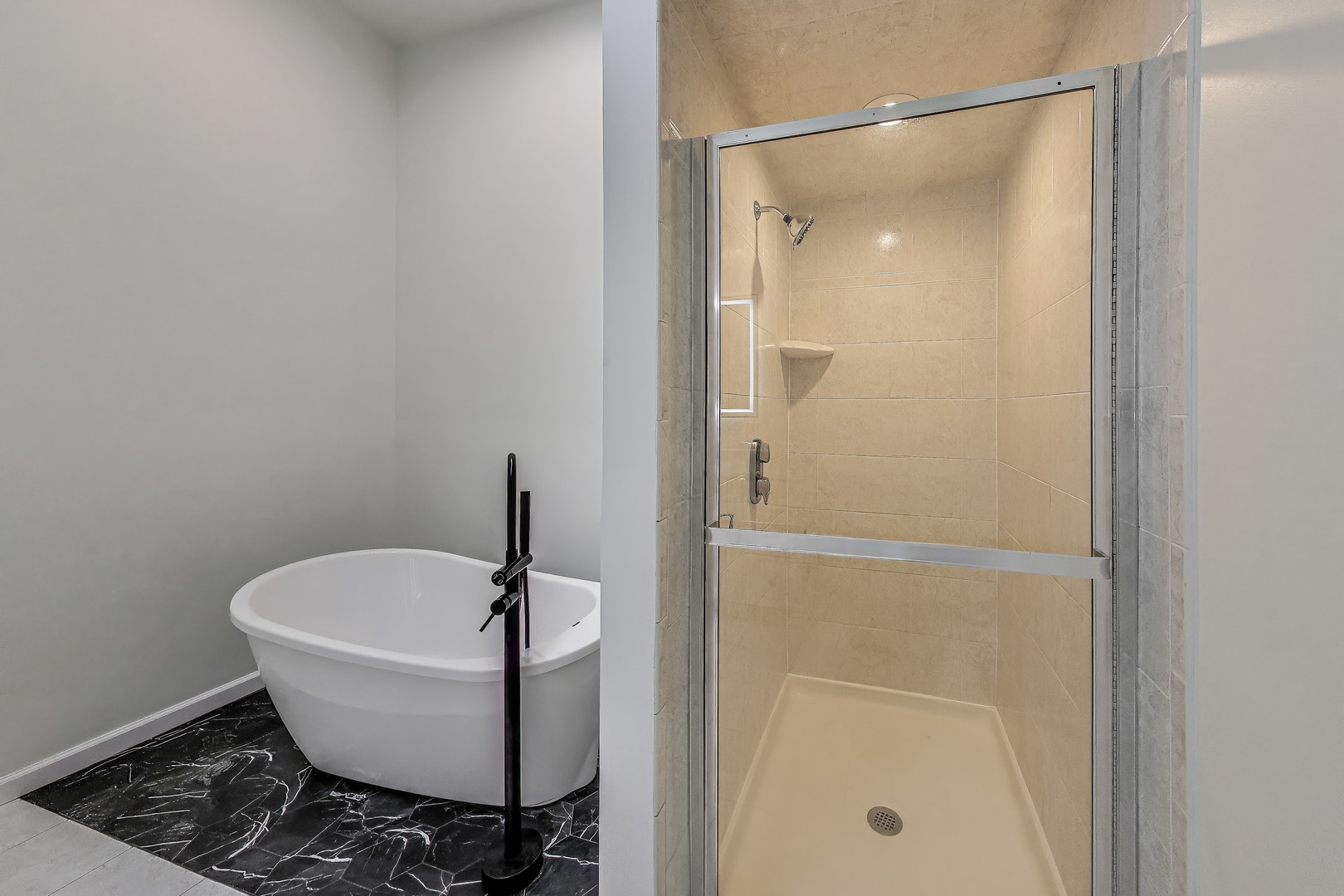 1152 W Madison Street Unit: 2