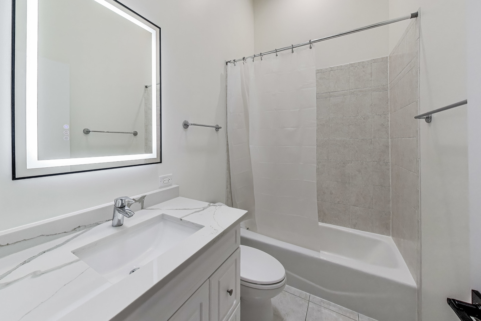 1152 W Madison Street Unit: 2