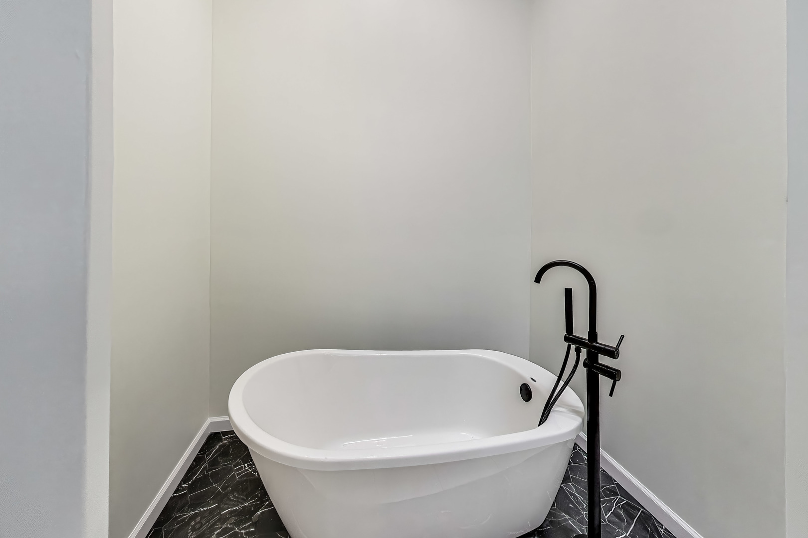 1152 W Madison Street Unit: 2