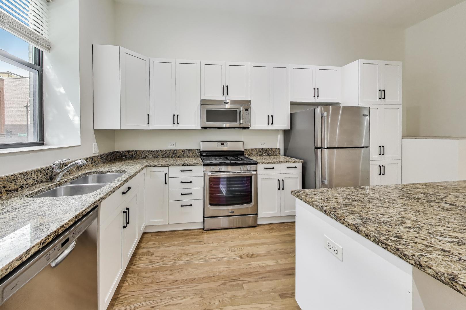 1152 W Madison Street Unit: 2