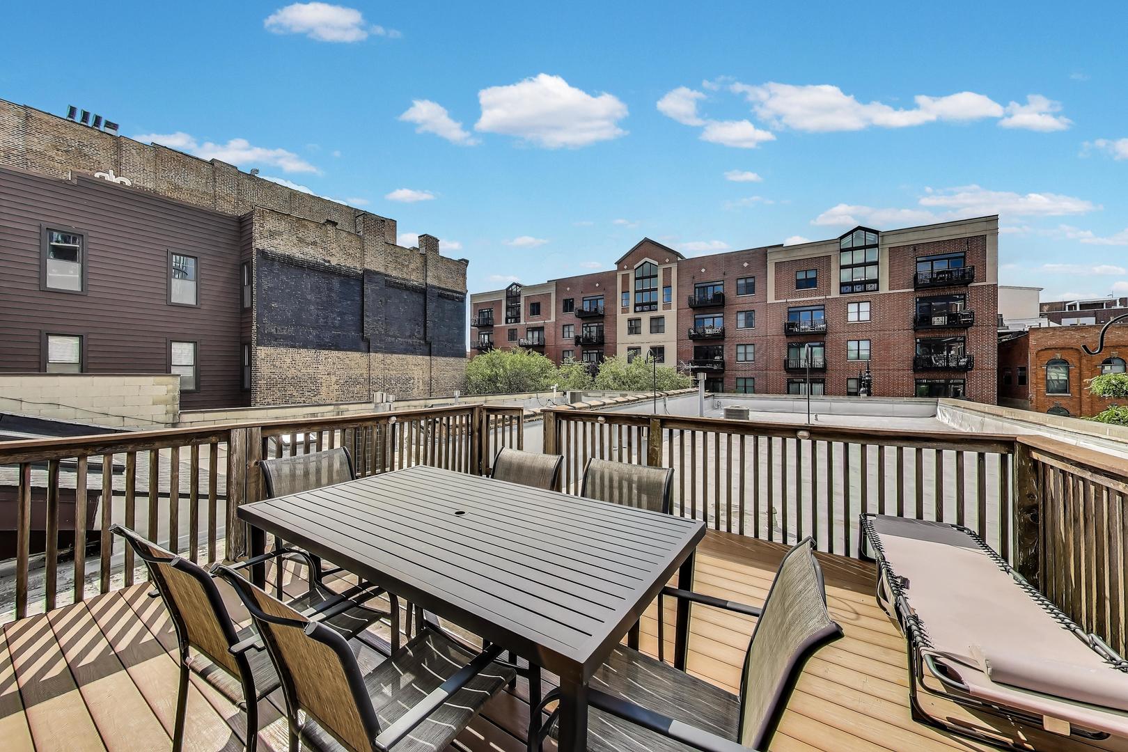 1152 W Madison Street Unit: 2