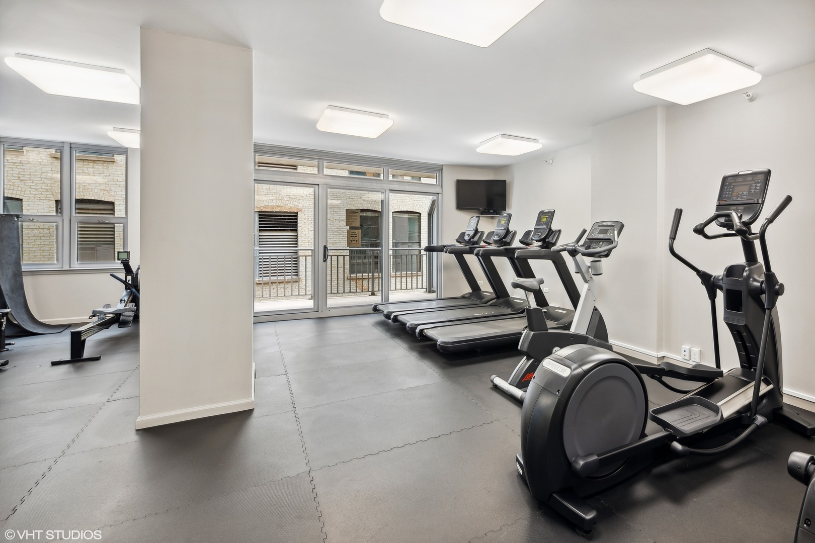 125 S Jefferson Street Unit: 2110