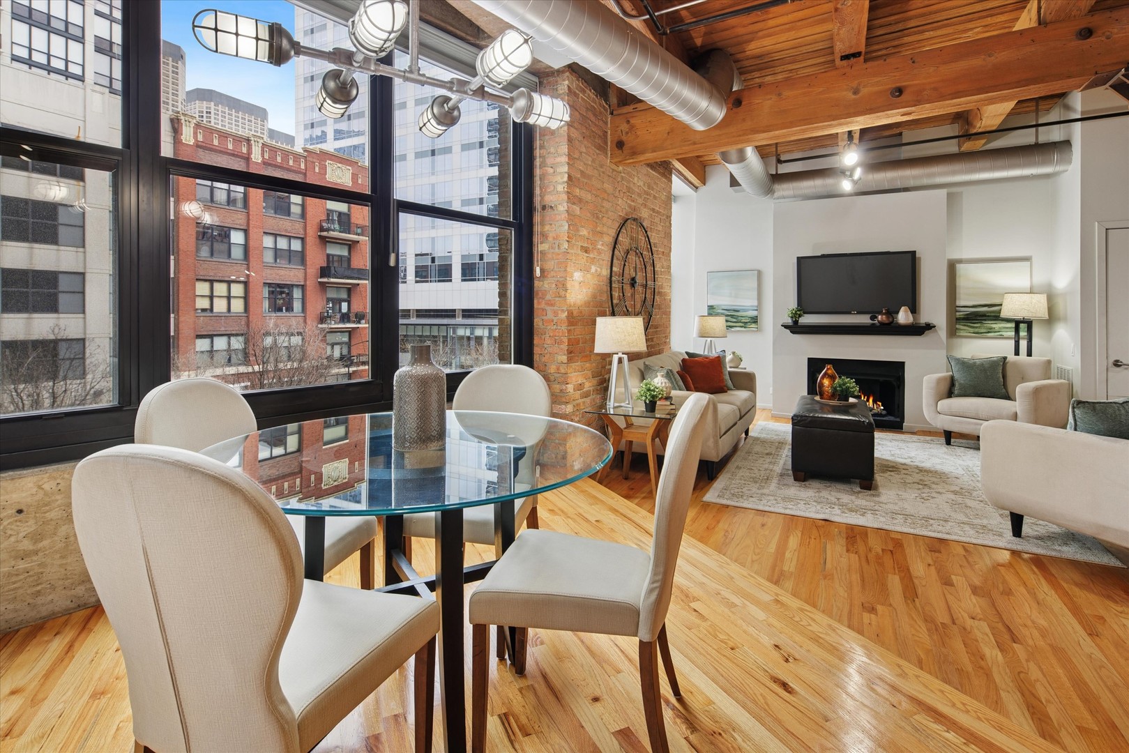 728 W JACKSON Boulevard Unit: 326