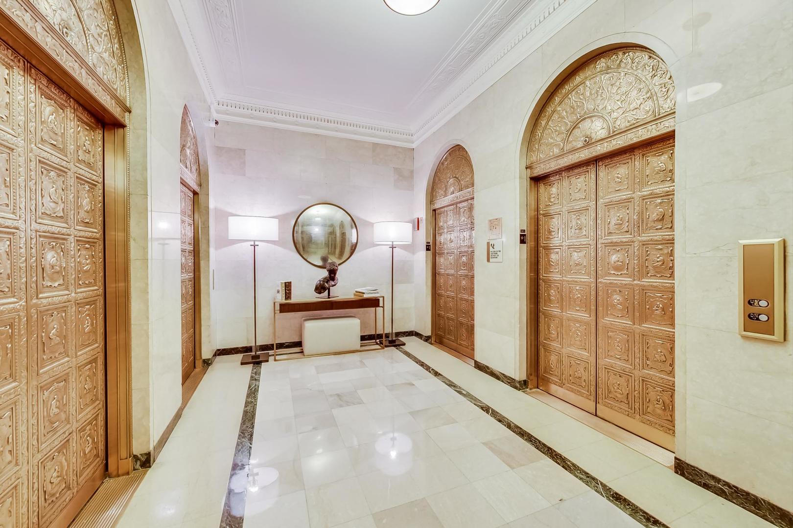 310 S MICHIGAN Avenue Unit: 204