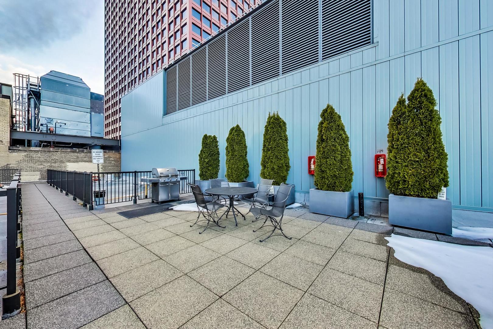 310 S MICHIGAN Avenue Unit: 204
