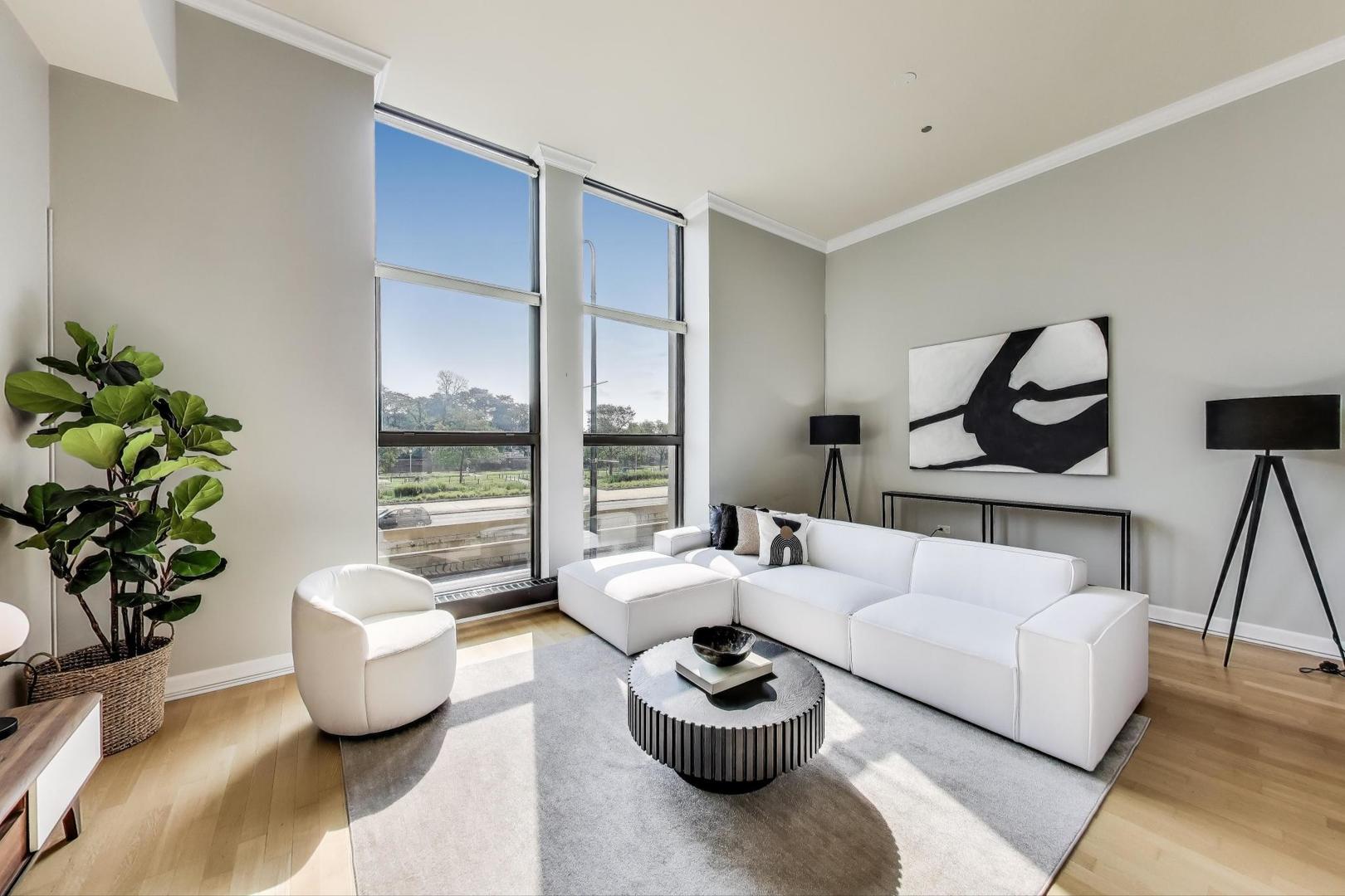 310 S MICHIGAN Avenue Unit: 204