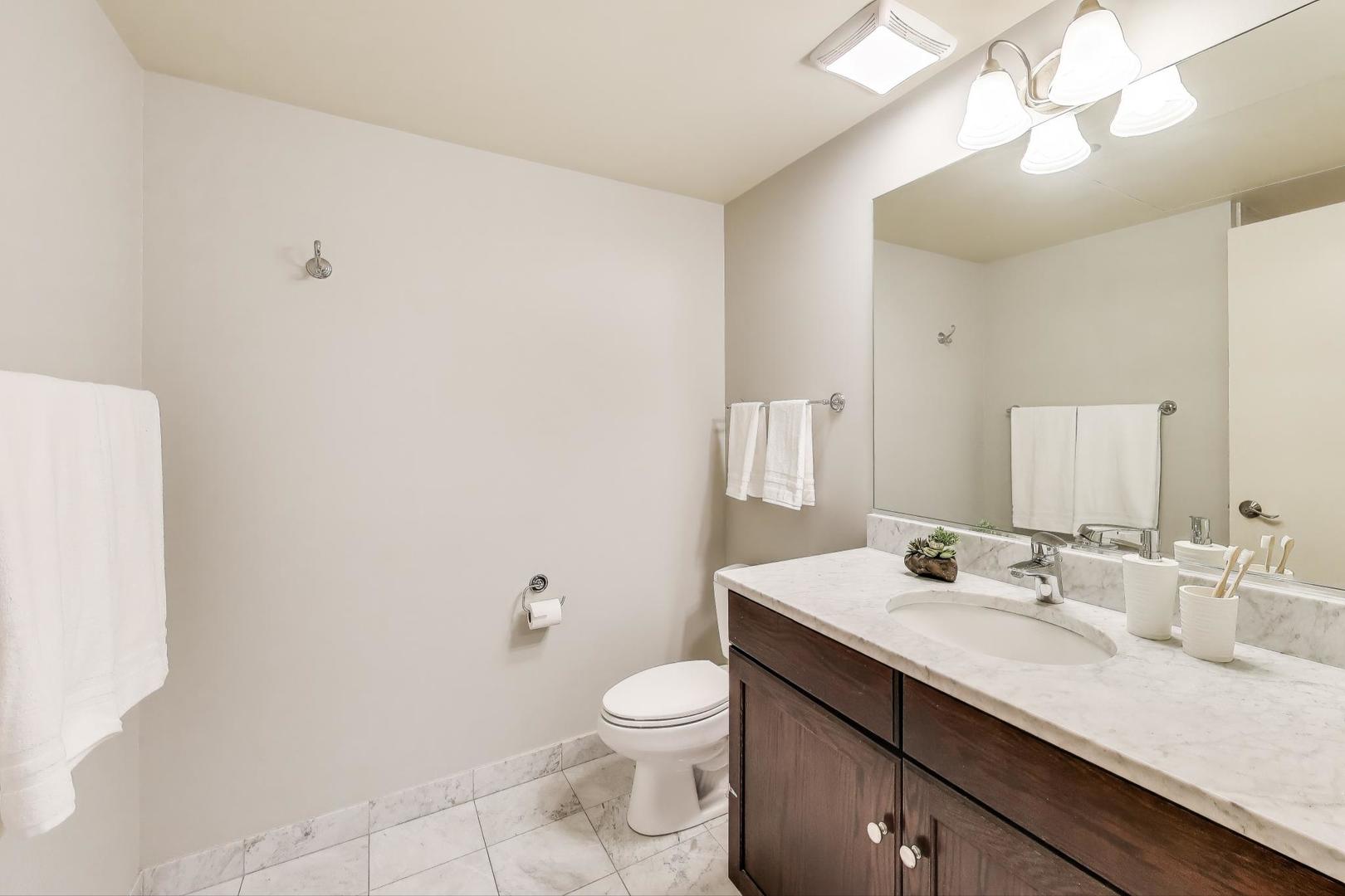 310 S MICHIGAN Avenue Unit: 204