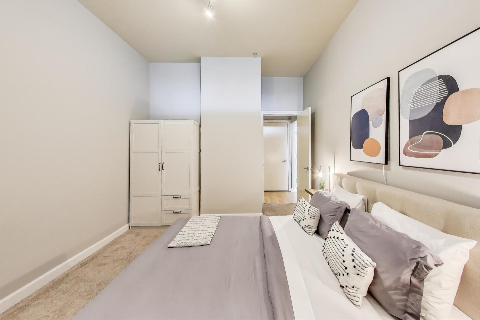 310 S MICHIGAN Avenue Unit: 204