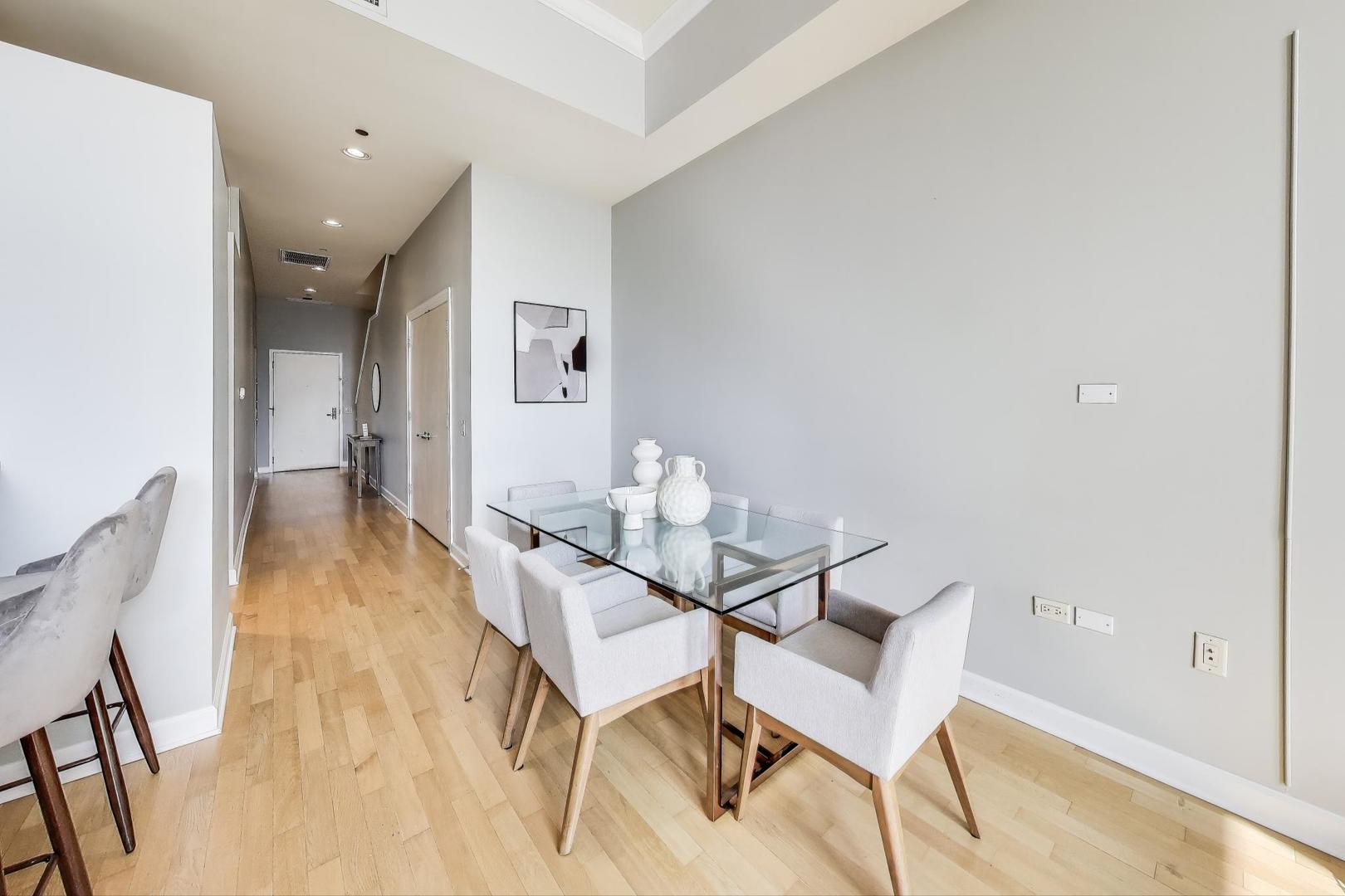 310 S MICHIGAN Avenue Unit: 204