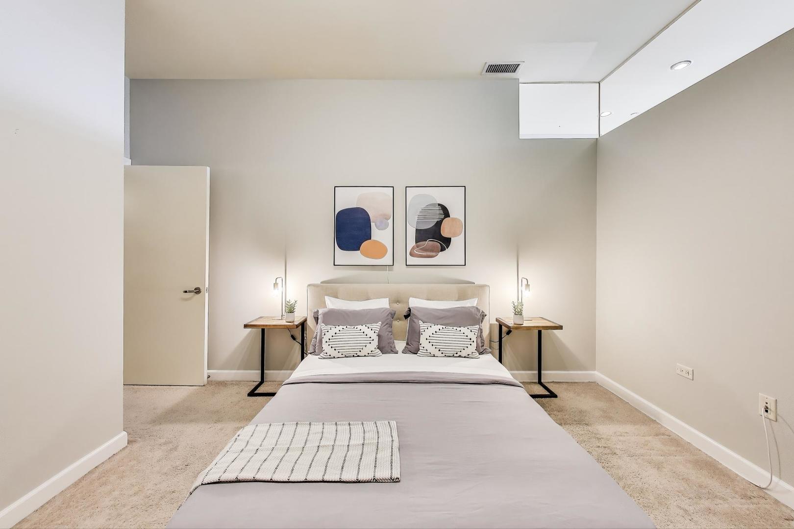 310 S MICHIGAN Avenue Unit: 204