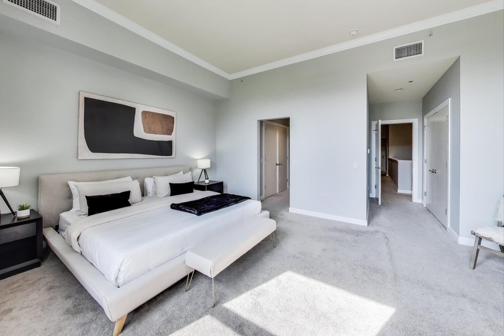 310 S MICHIGAN Avenue Unit: 204