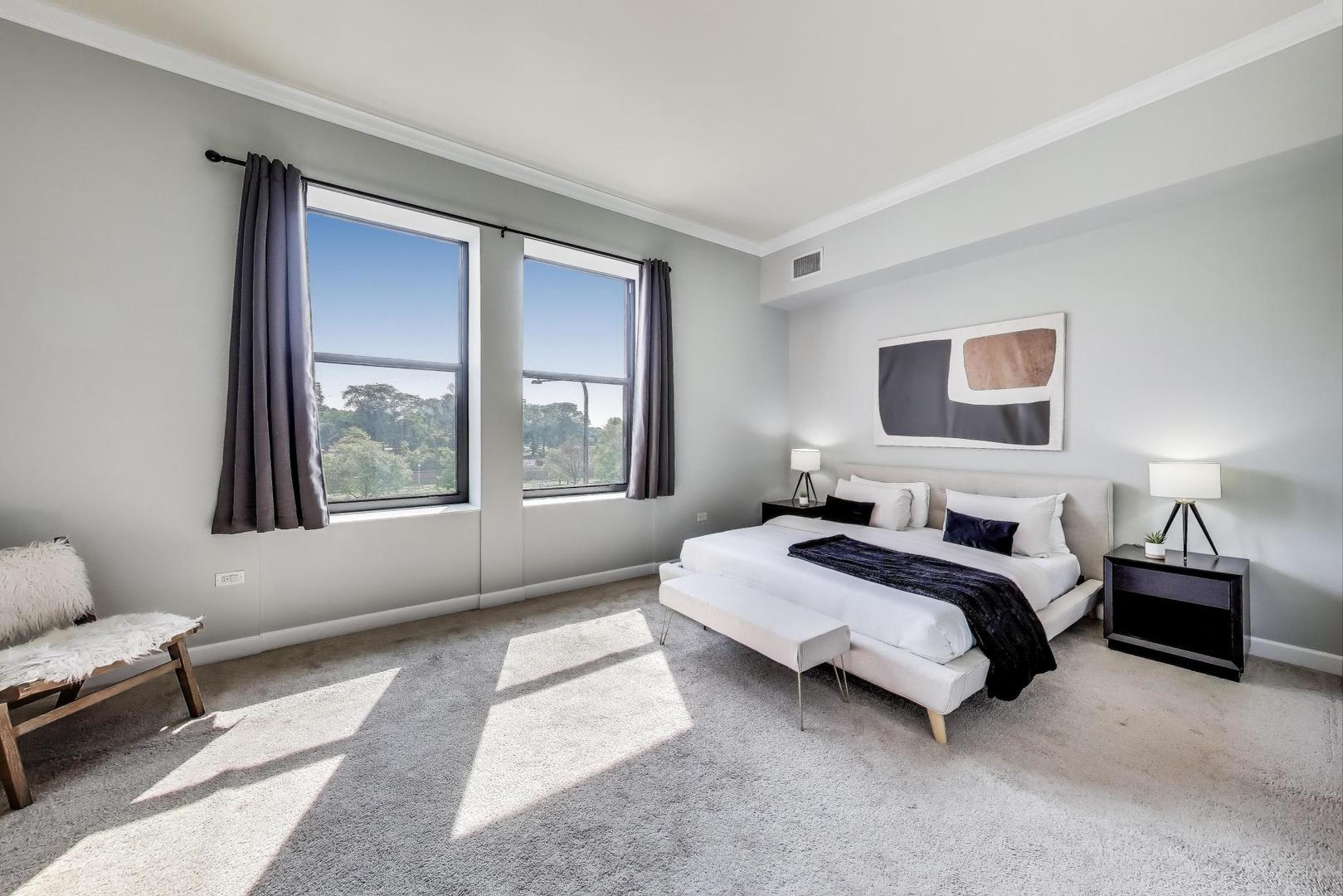 310 S MICHIGAN Avenue Unit: 204