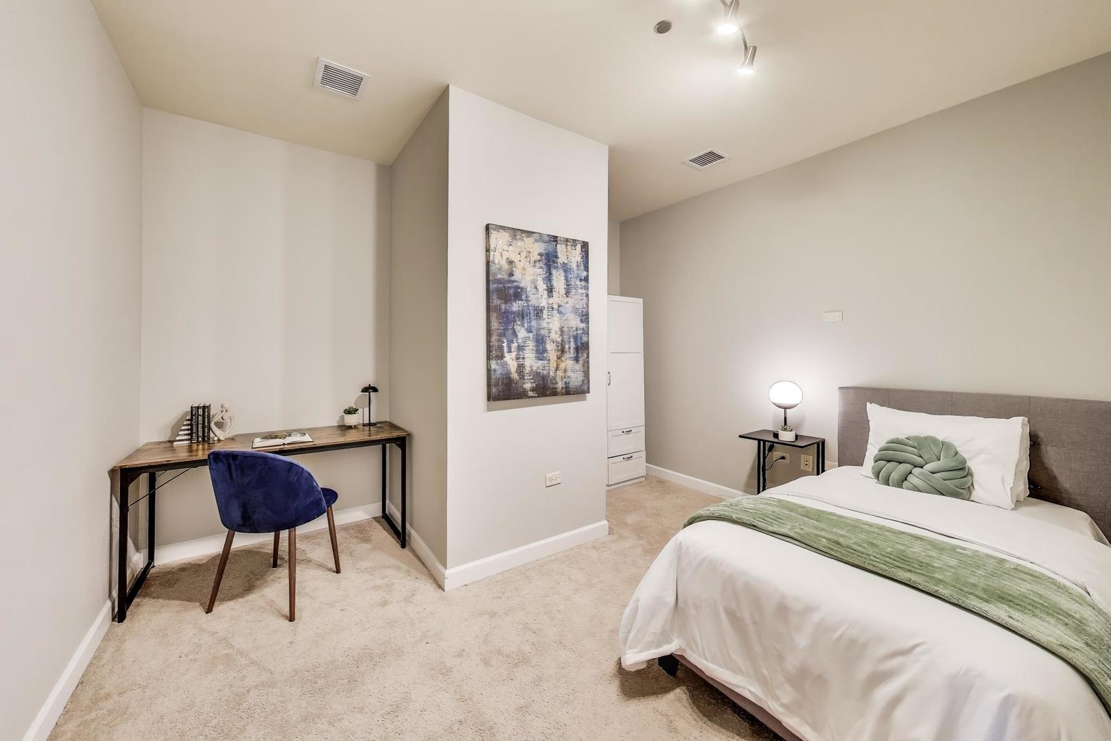 310 S MICHIGAN Avenue Unit: 204