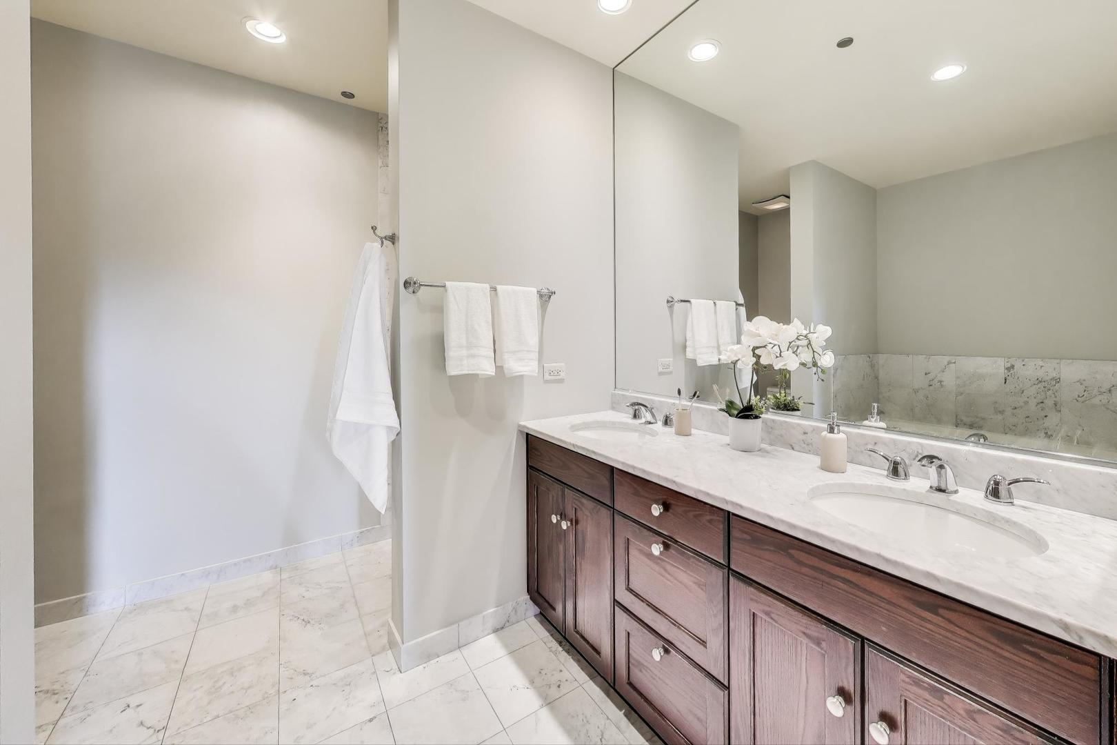 310 S MICHIGAN Avenue Unit: 204