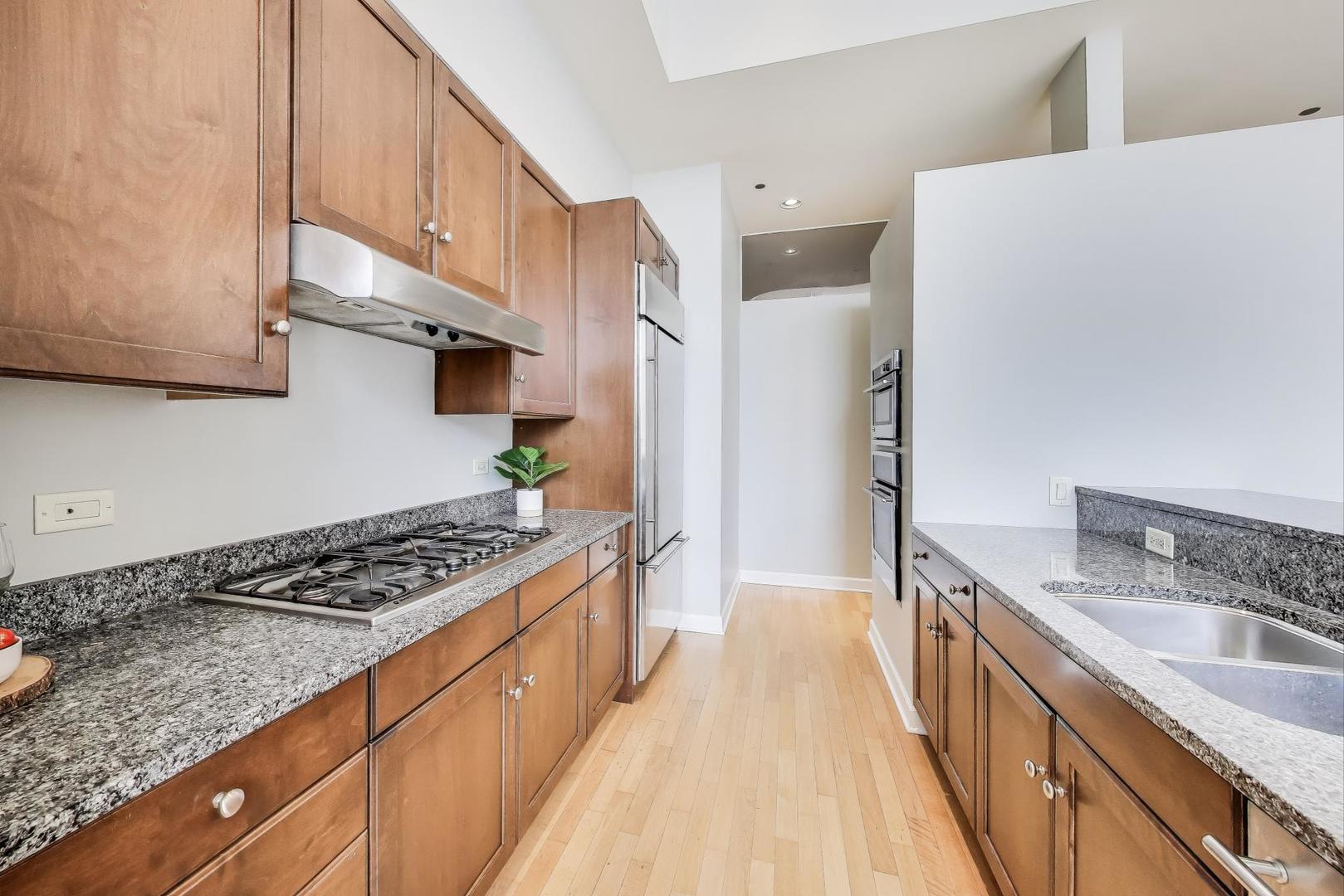 310 S MICHIGAN Avenue Unit: 204