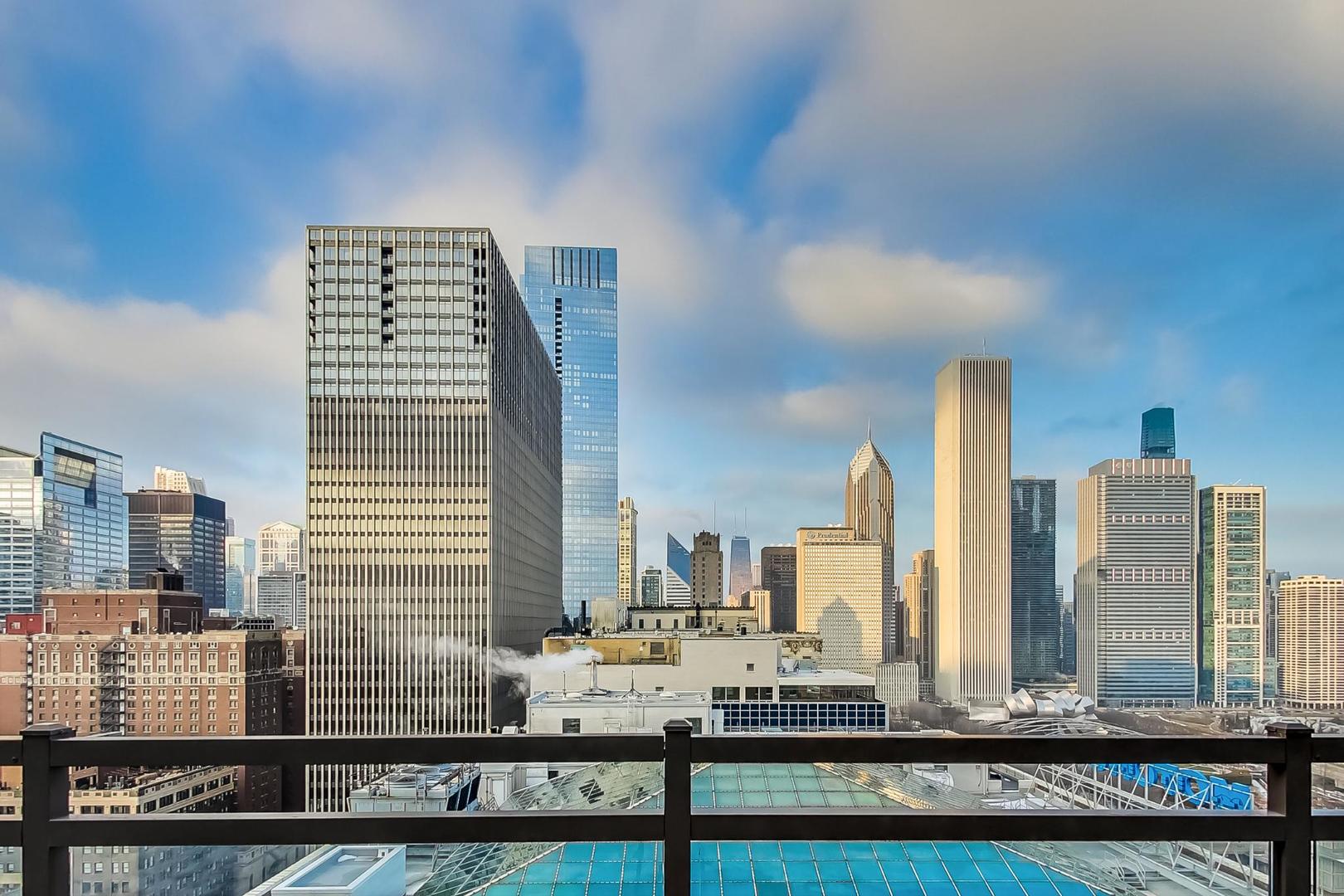 310 S MICHIGAN Avenue Unit: 204