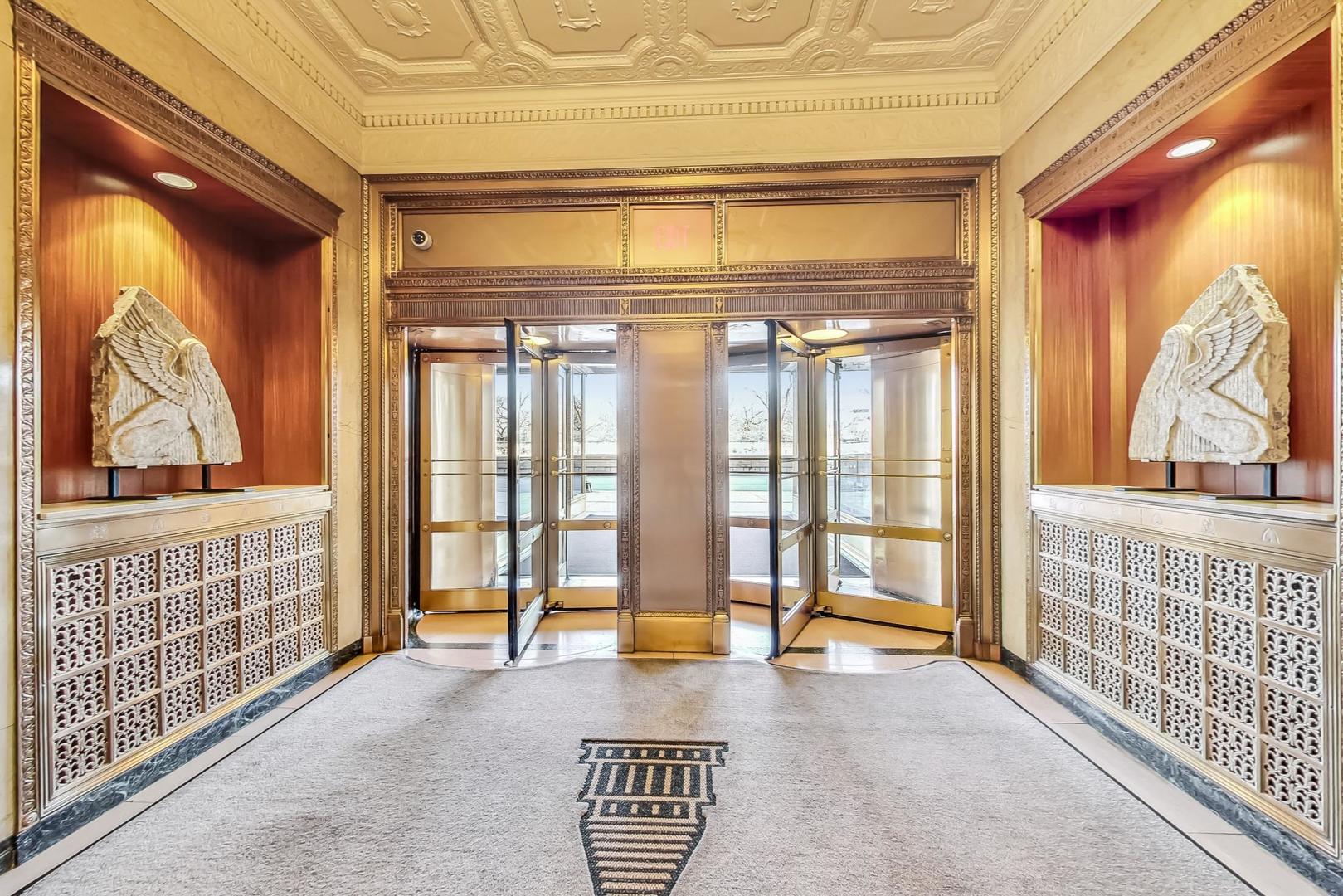 310 S MICHIGAN Avenue Unit: 204