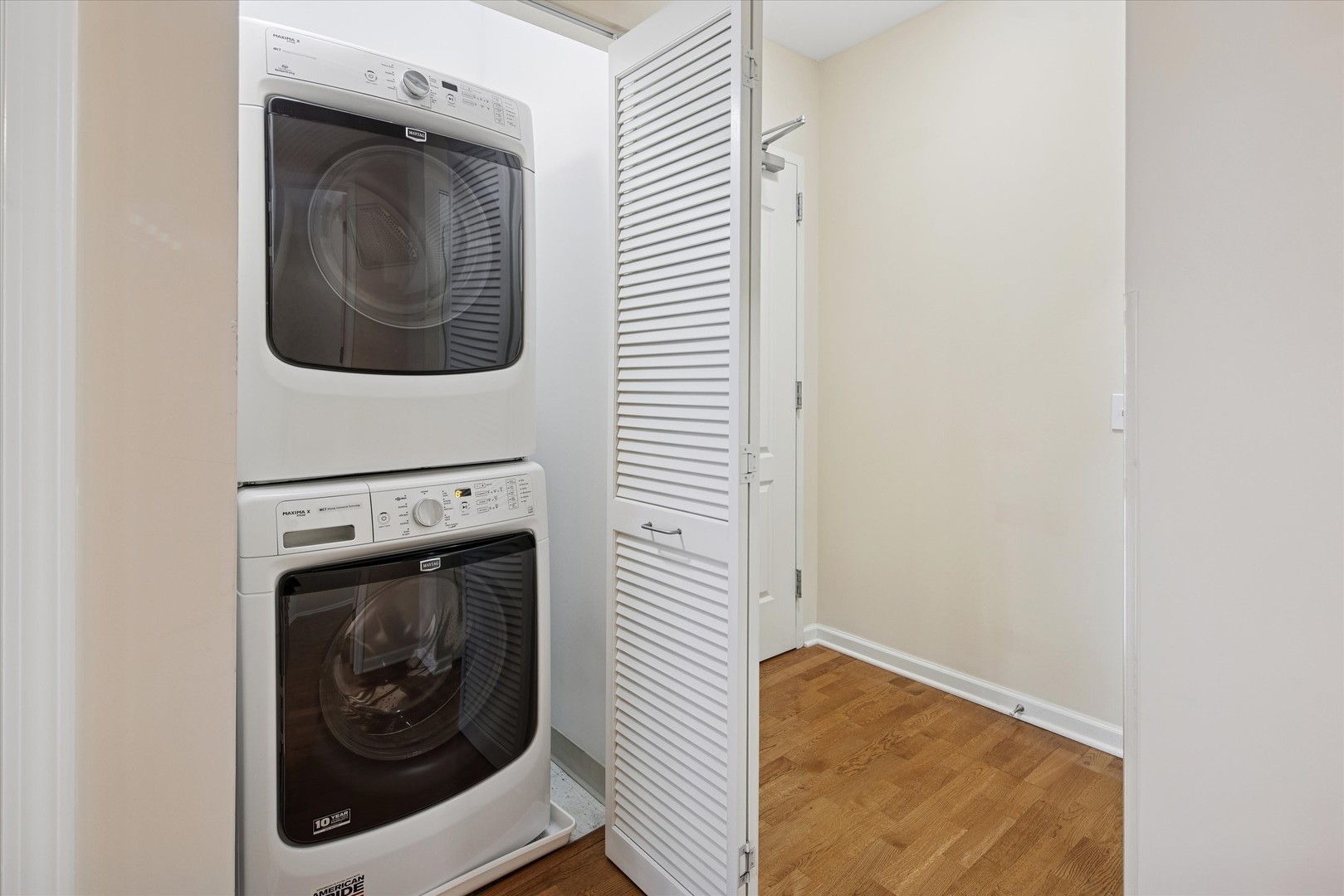 125 S JEFFERSON Street Unit: 2806