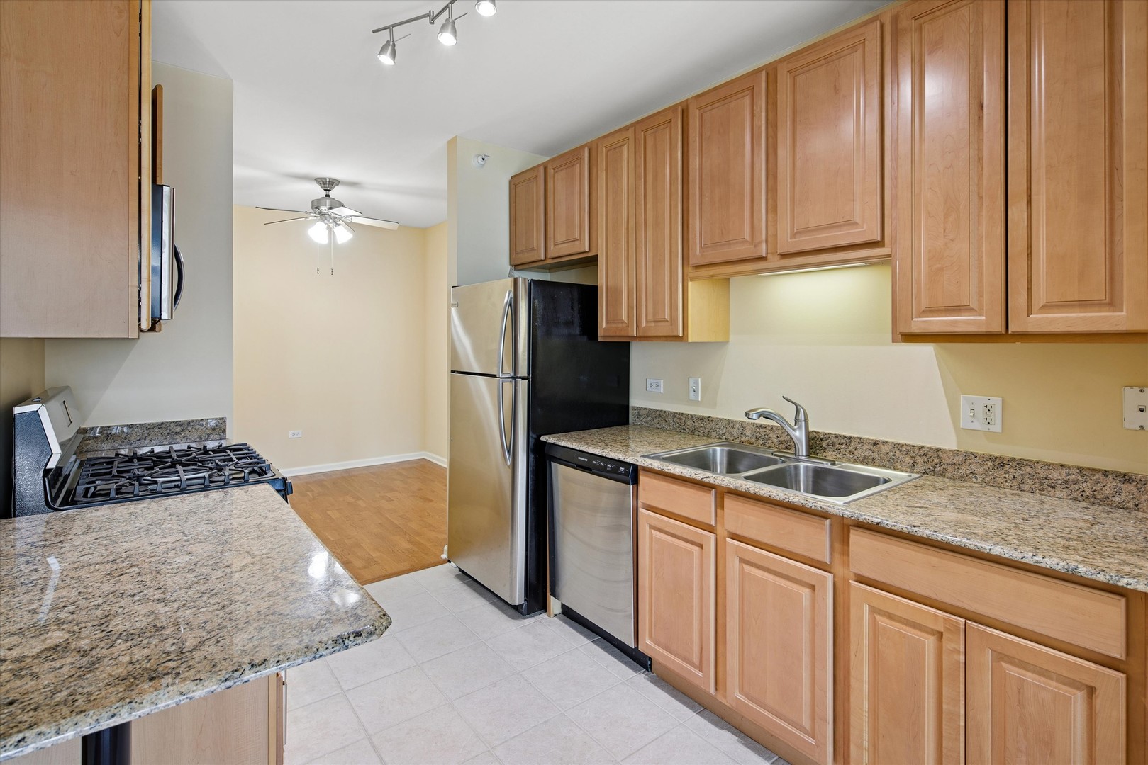 125 S JEFFERSON Street Unit: 2806
