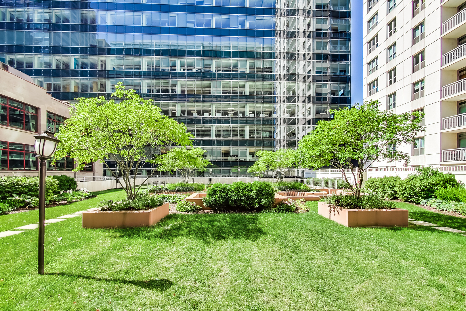 125 S JEFFERSON Street Unit: 2806