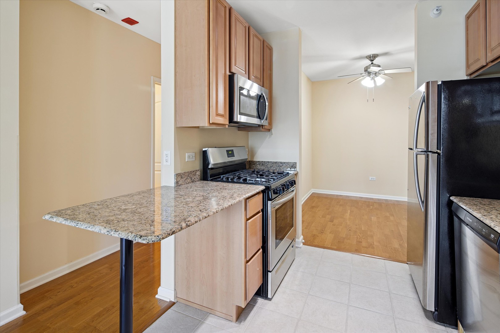 125 S JEFFERSON Street Unit: 2806