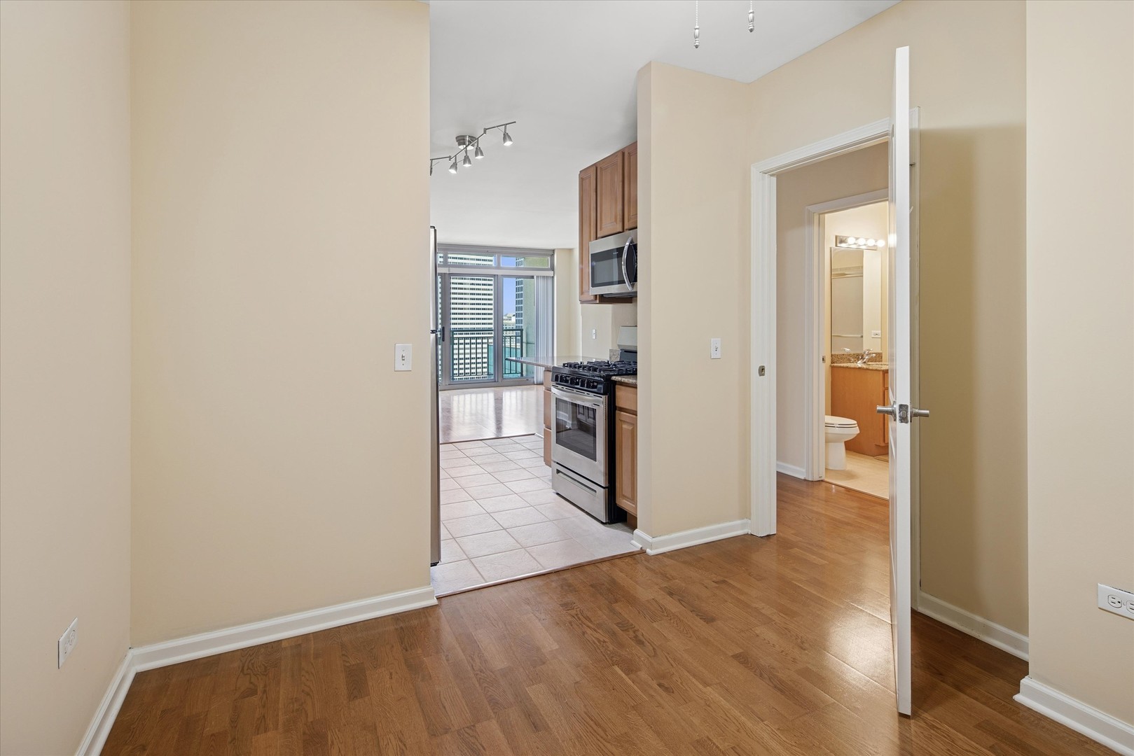 125 S JEFFERSON Street Unit: 2806