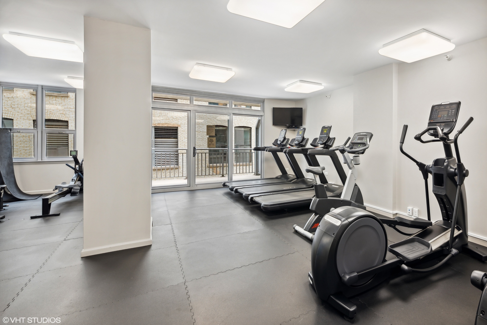 125 S JEFFERSON Street Unit: 2806