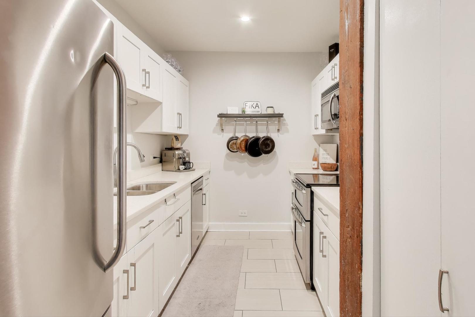 1323 W BELDEN Avenue Unit: E1