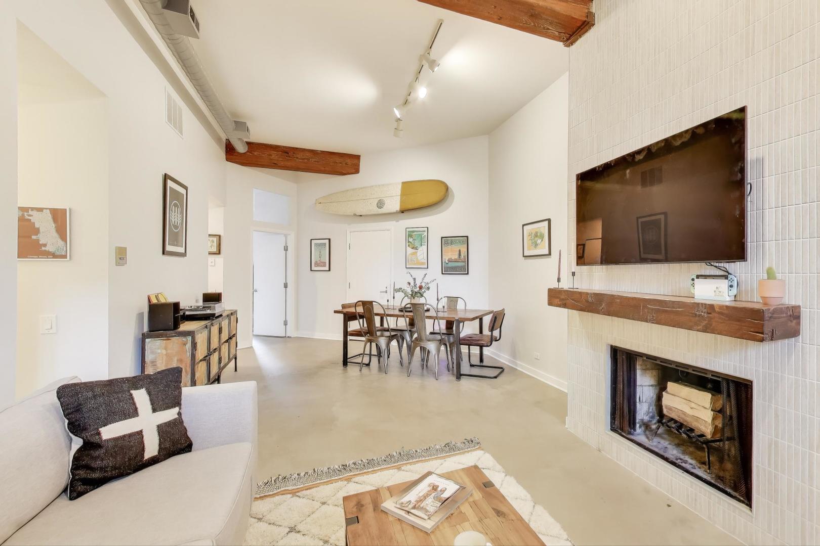 1323 W BELDEN Avenue Unit: E1