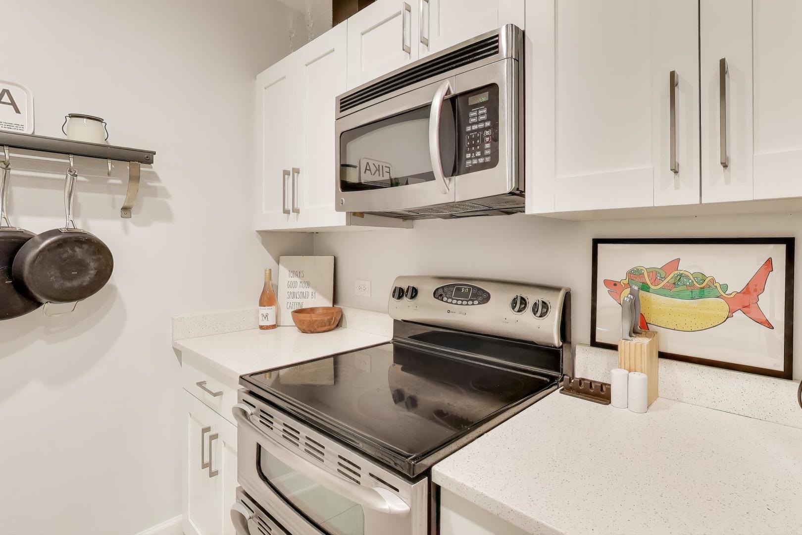 1323 W BELDEN Avenue Unit: E1