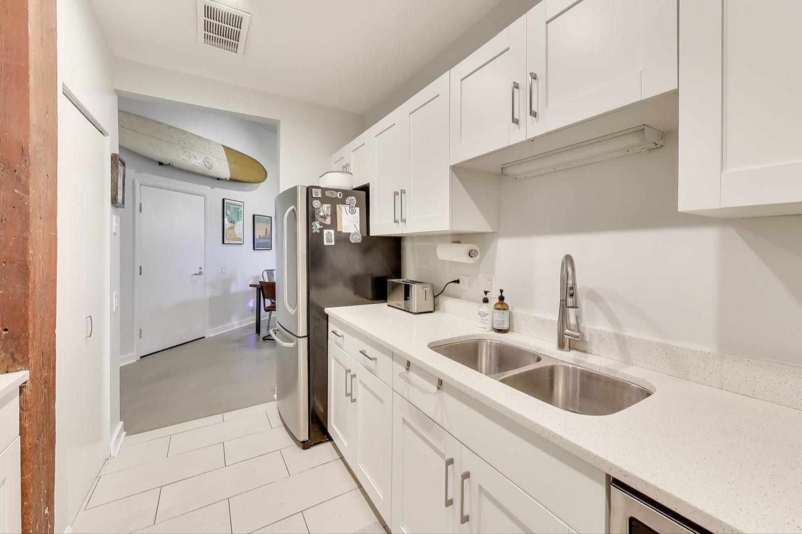 1323 W BELDEN Avenue Unit: E1