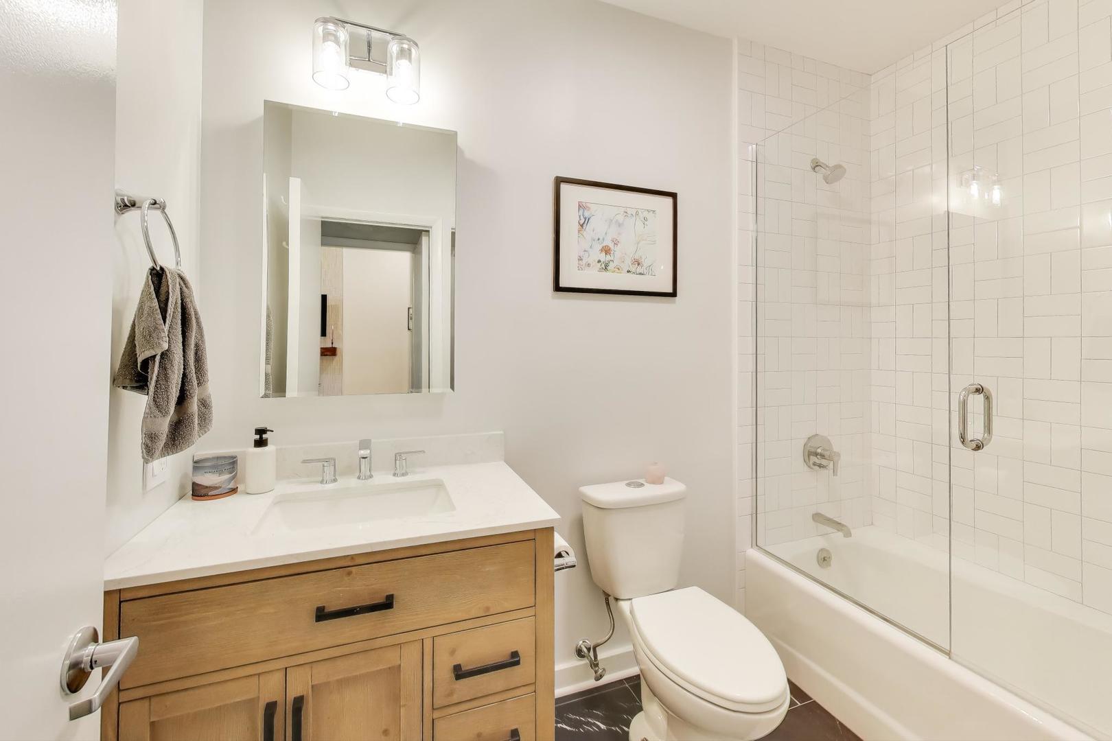 1323 W BELDEN Avenue Unit: E1