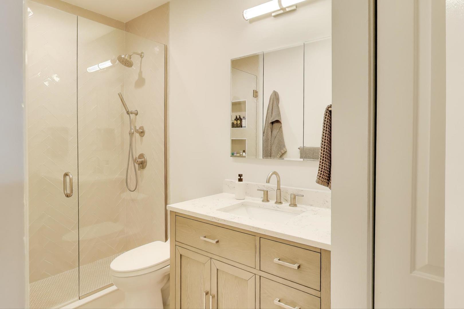 1323 W BELDEN Avenue Unit: E1