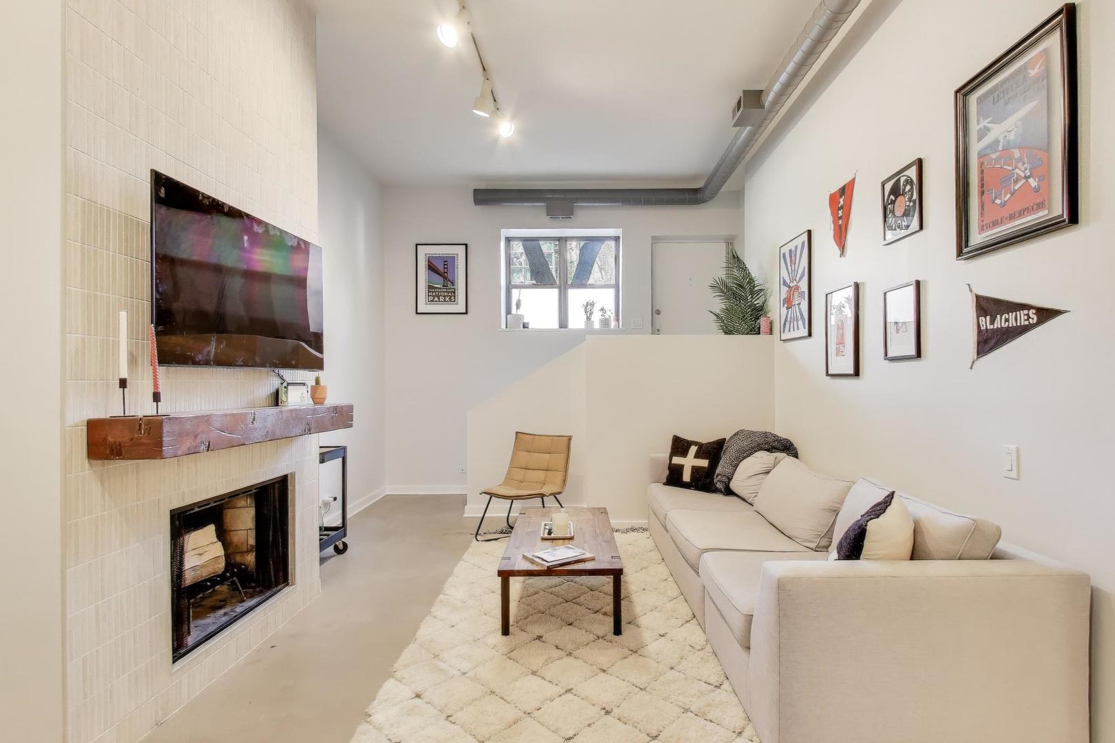 1323 W BELDEN Avenue Unit: E1