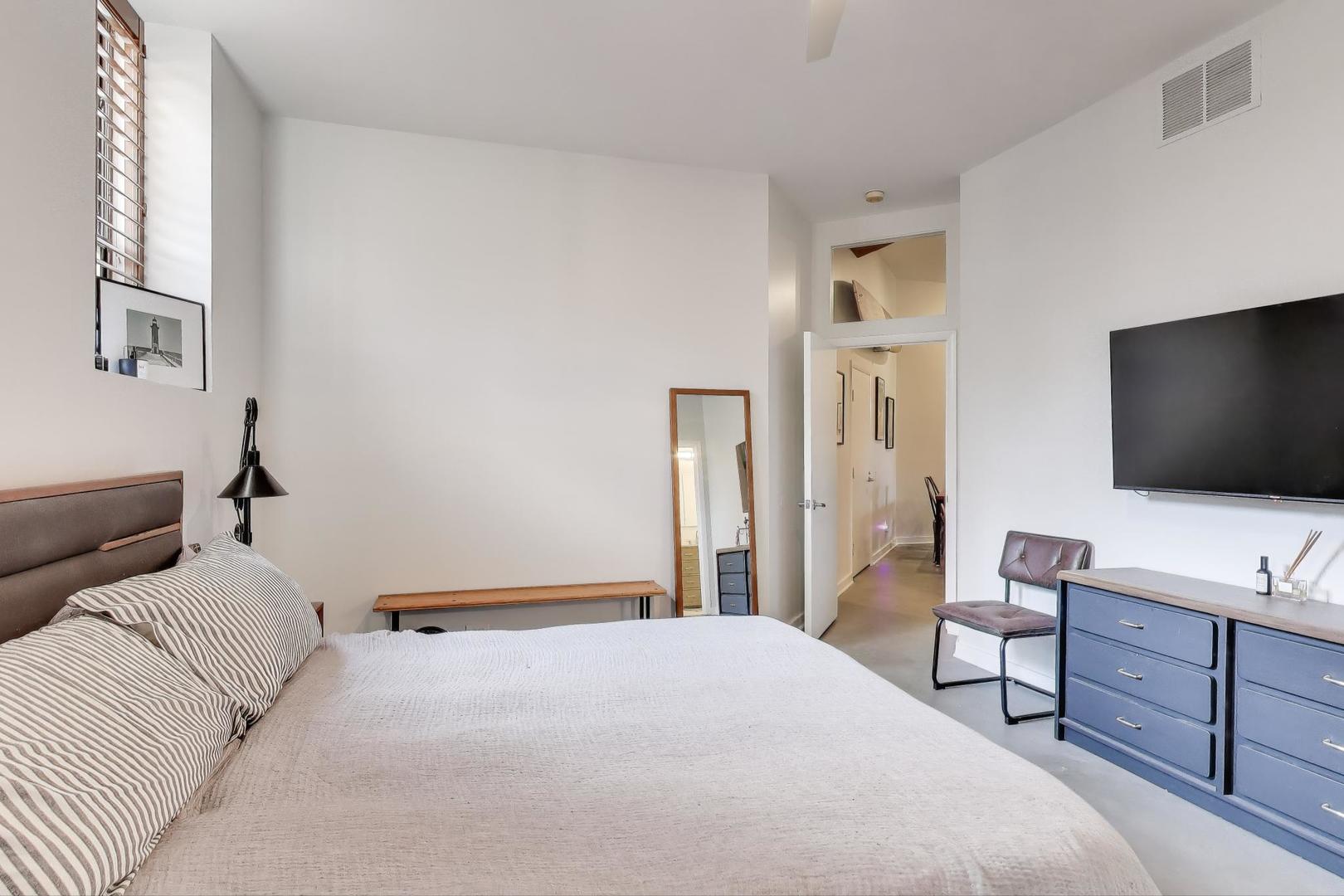 1323 W BELDEN Avenue Unit: E1