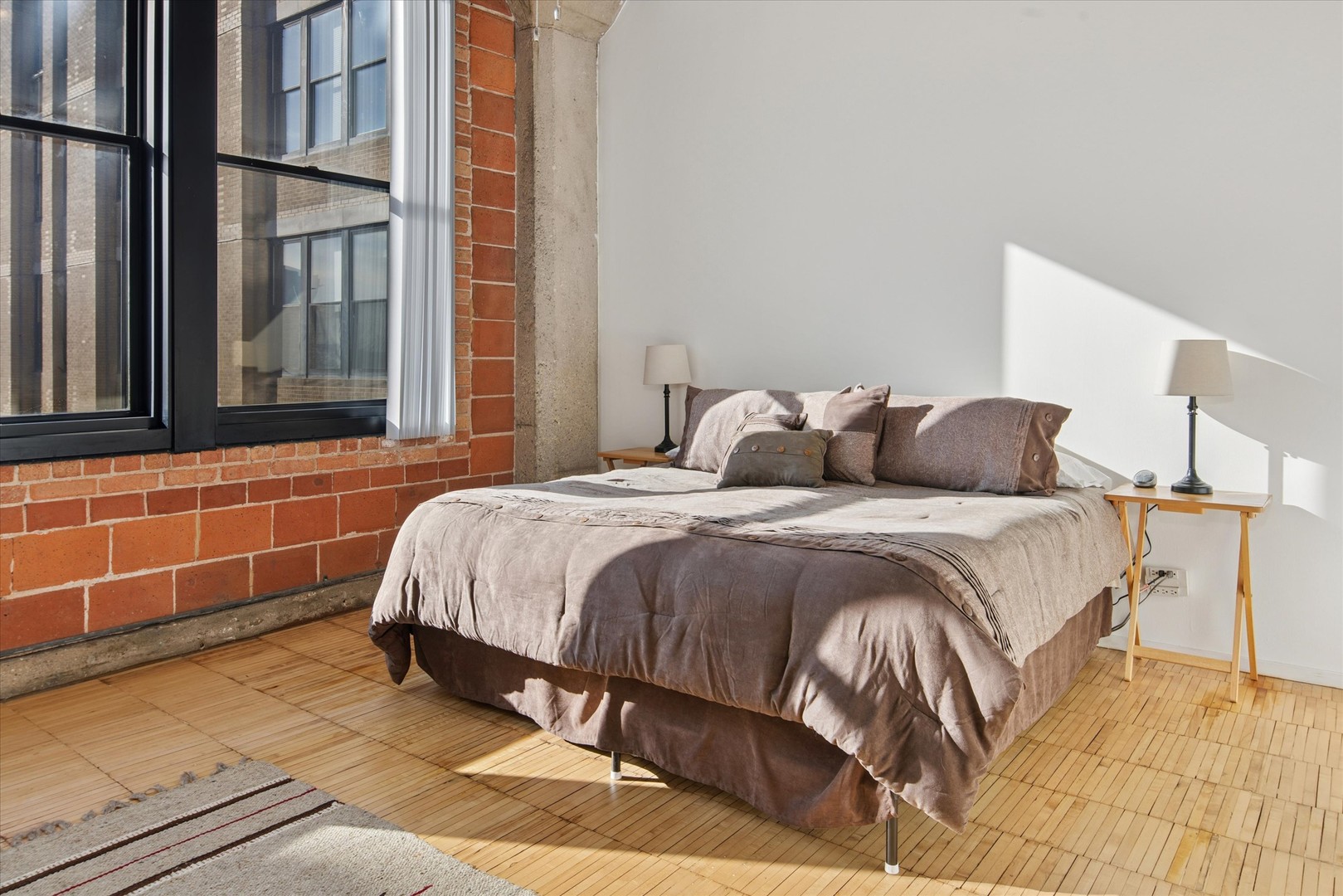 728 W Jackson Boulevard Unit: 1011