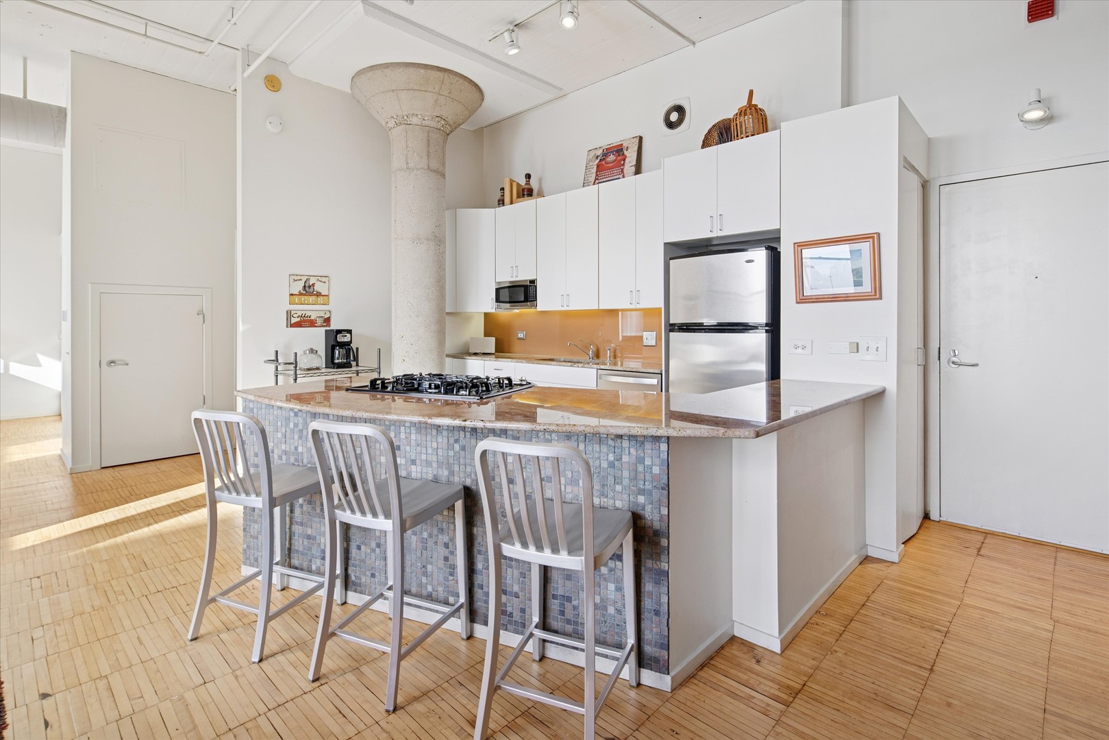 728 W Jackson Boulevard Unit: 1011